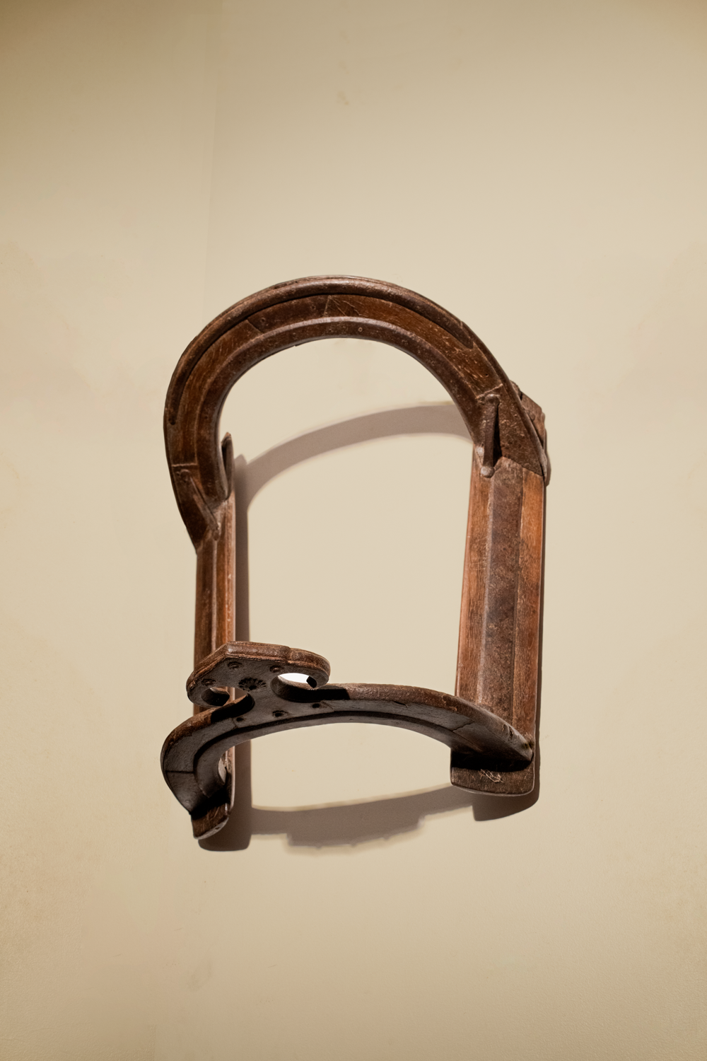 MOKUDA - WOODEN CAMEL SEAT HOLDER