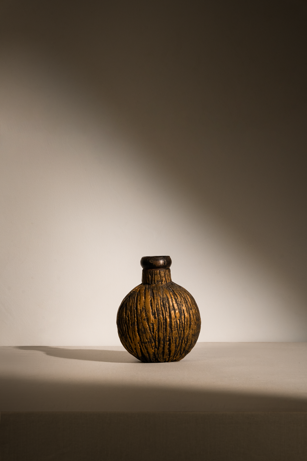 GINKA - Iron Finish Pot (Meduim)